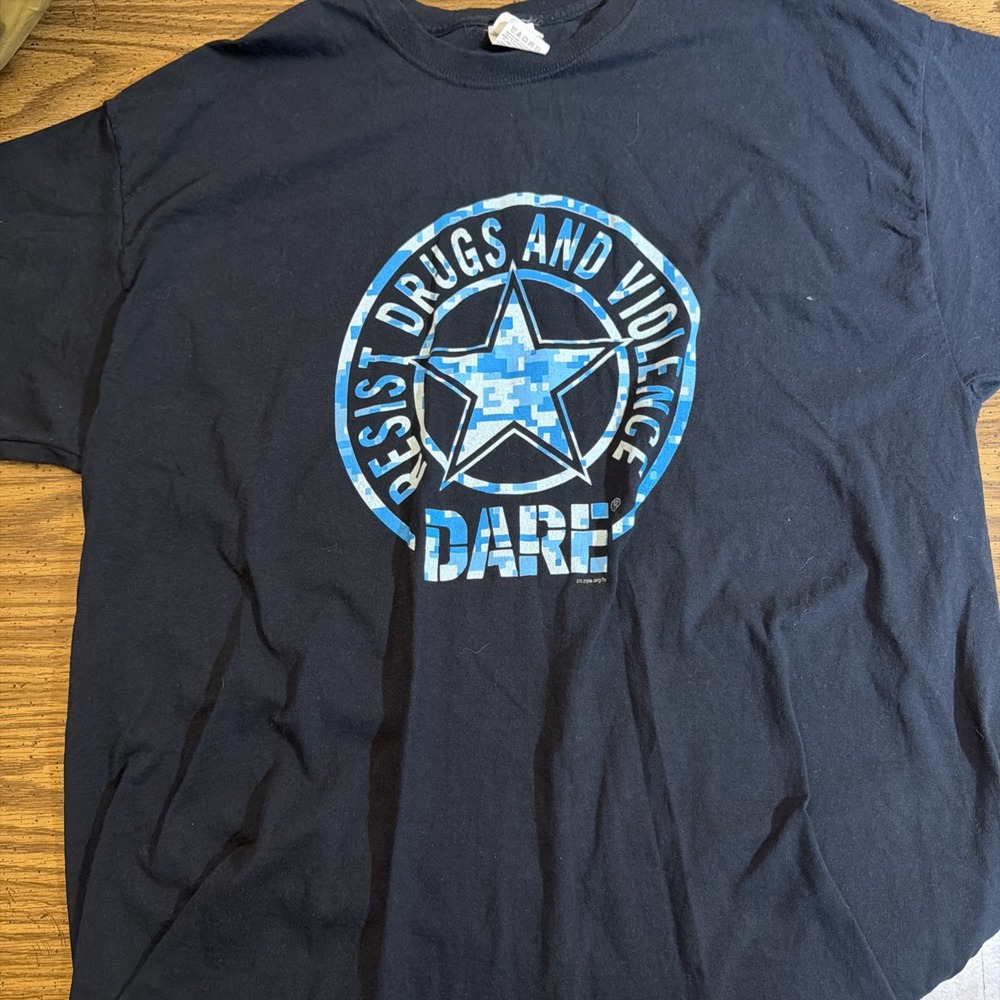 Vtg Fruit of the Loom DARE Resist Drugs and Violence T-Shirt XL Black Blue Camo